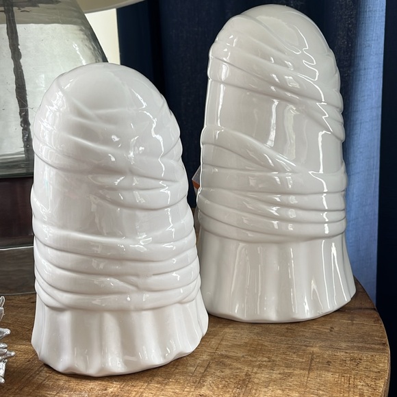 Goblins and ghouls, mommy ghosts, one large one small net great for Halloween - Picture 3 of 5